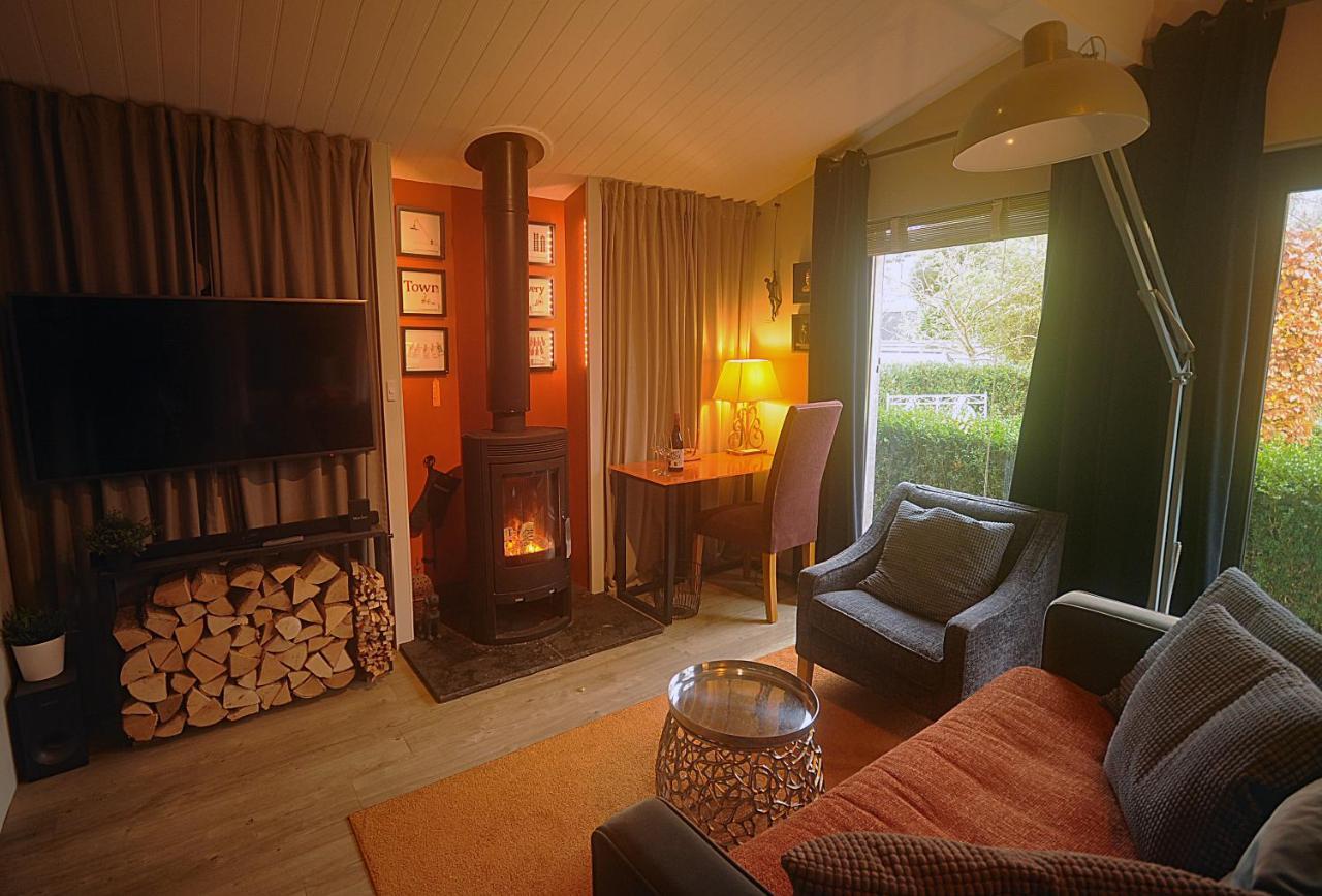 The Cabin Cheltenham Exterior foto